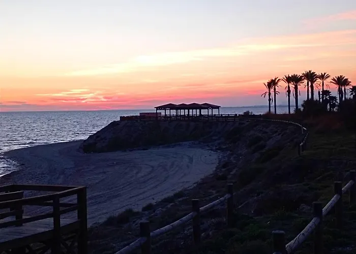 Encantador Atico Con Chimenea Y Piscina En Almeria